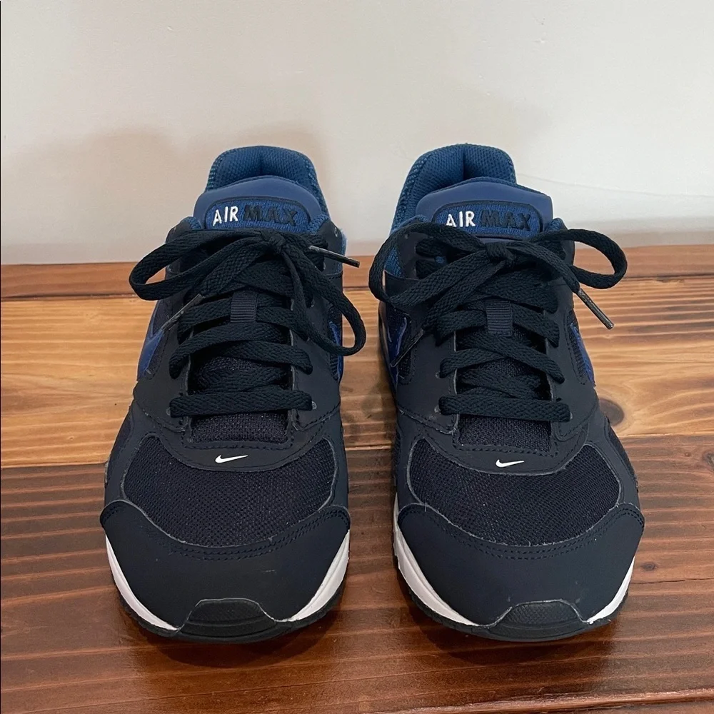 Nike Air Max IVO GS Dark Obsidian Size 6Y (Women’s 7.5)